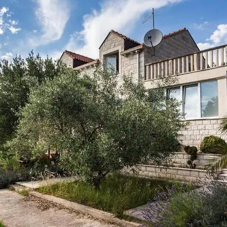 Apartment Maslina - One-bedroom With Terrace And Garden View