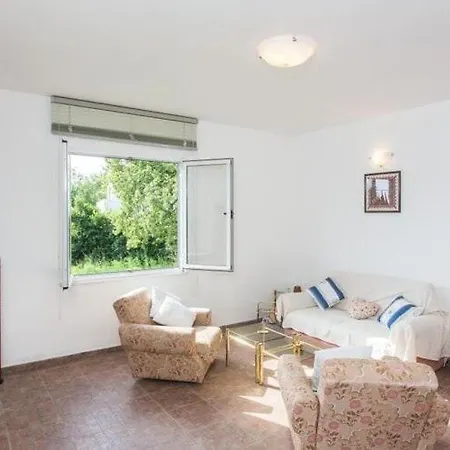 Maslina - One-bedroom With Terrace And Garden View